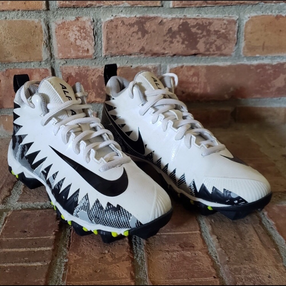Nike Alpha Menace Football Cleats